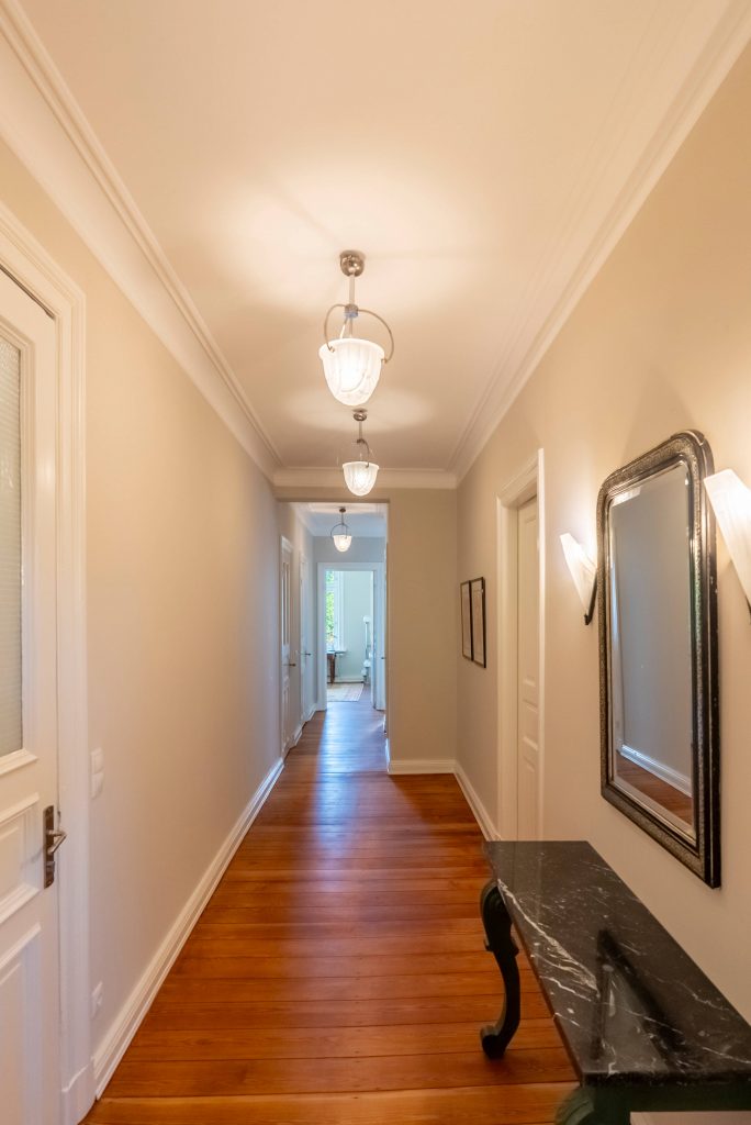 Immobilienfotografie Hamburg, Blick durch einen langen Flur