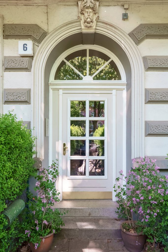 Immobilienfotografie Hamburg, Blick auf eine Hauseingangstür