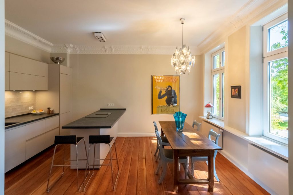 Immobilienfotografie Hamburg, Blick in ein helles Esszimmer